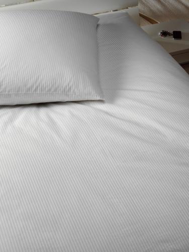Dibella Kissenbezug 80x80 cm gut gebraucht wei gestreift Baumwolle 4mm Streifensatin Kissenhlle Gzze Hotelwsche Bettwsche
